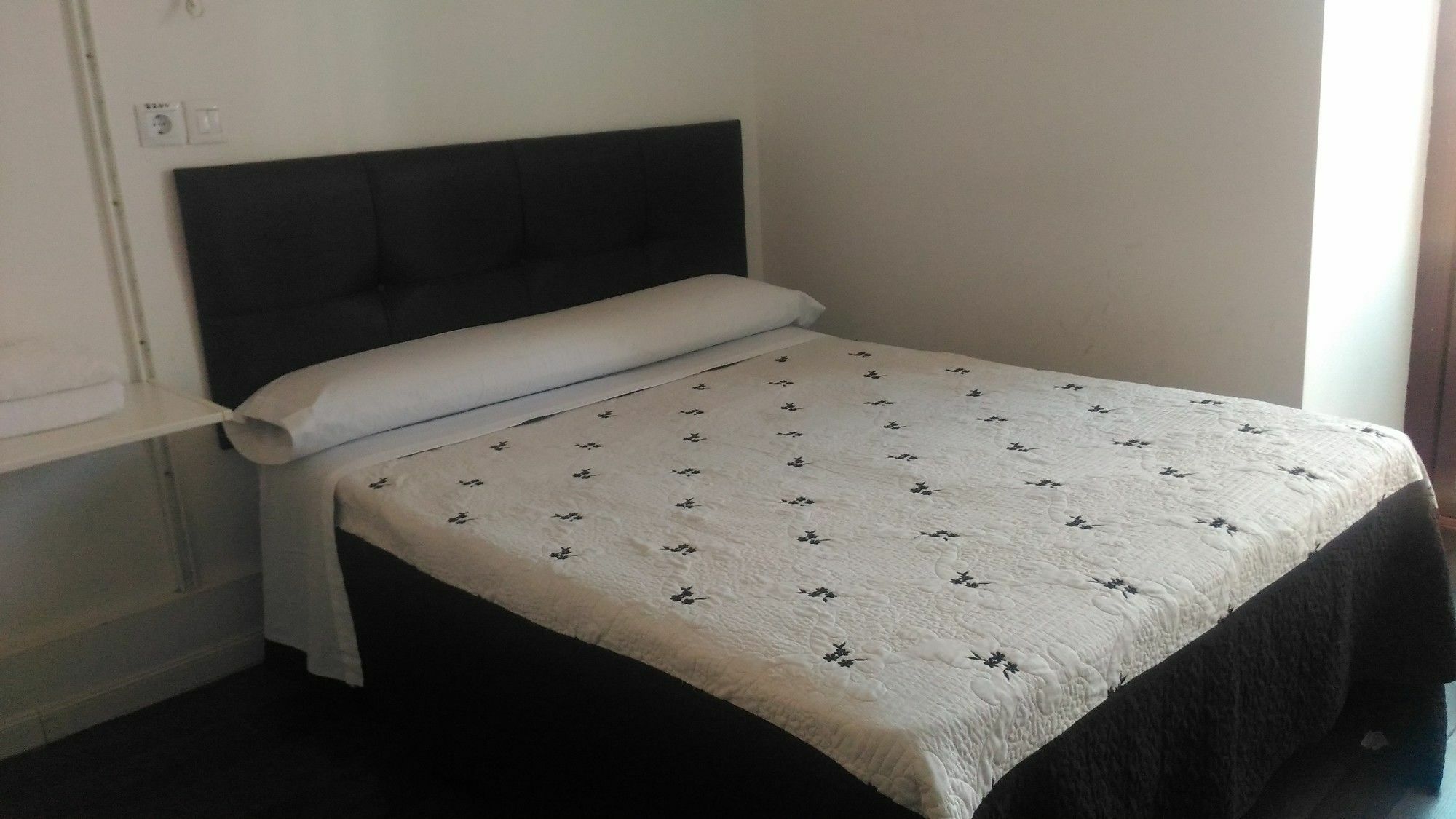 Hostal Alaska Мадрид Екстериор снимка