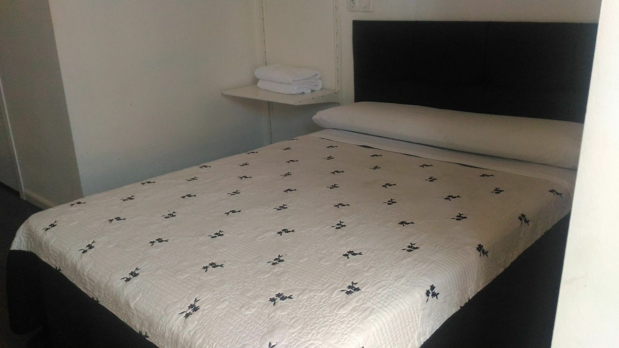 Hostal Alaska Мадрид Екстериор снимка
