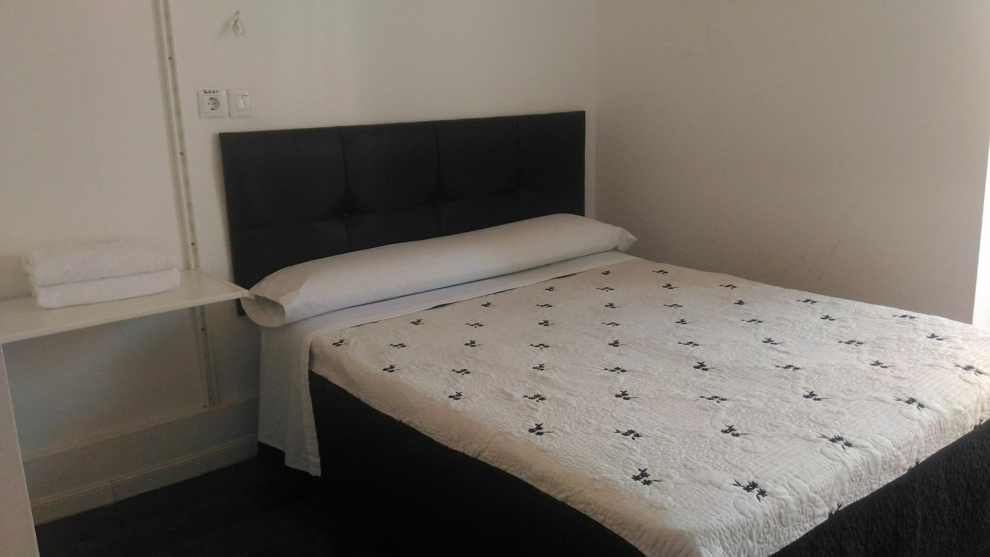 Hostal Alaska Мадрид Екстериор снимка