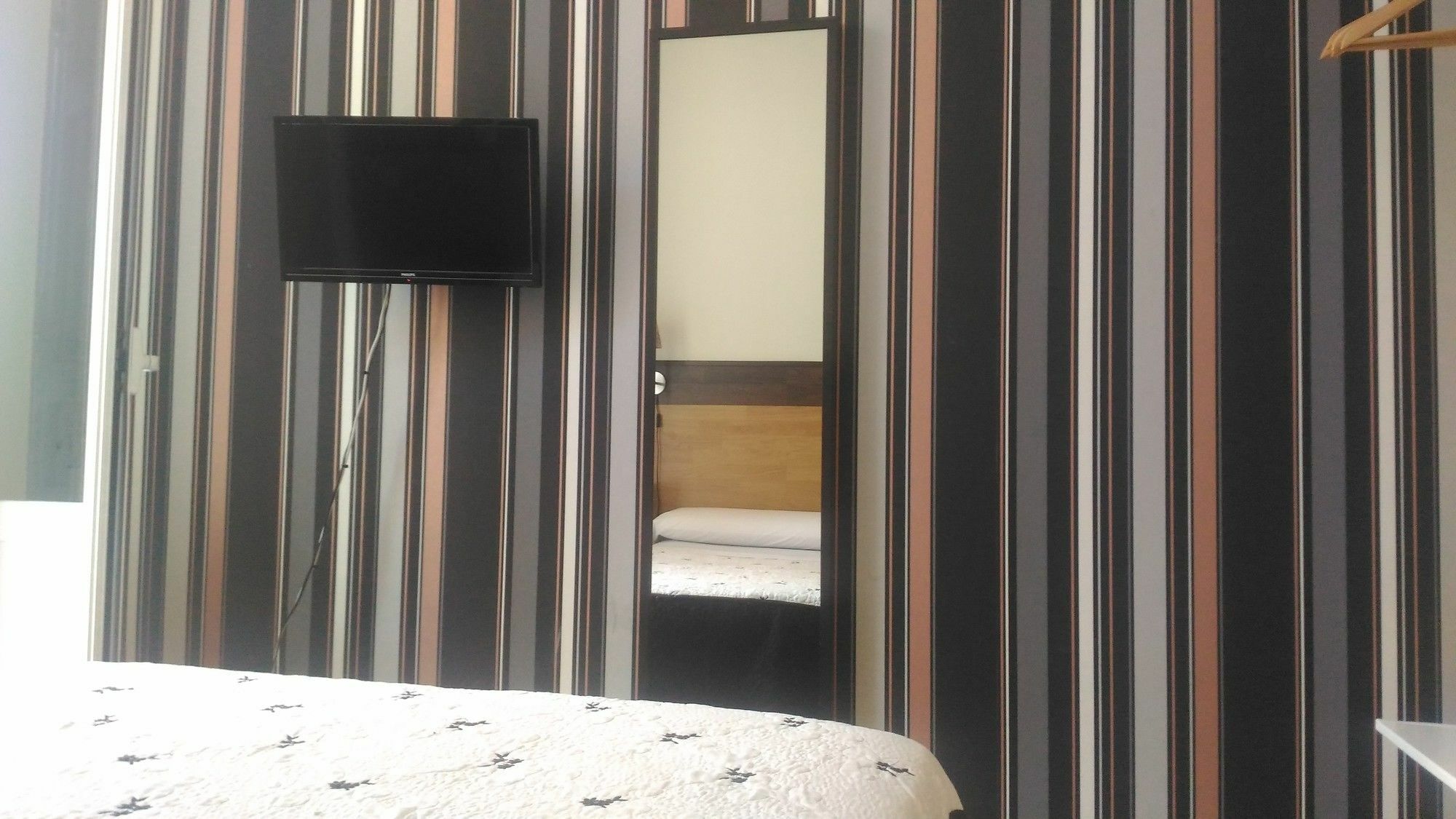 Hostal Alaska Мадрид Екстериор снимка