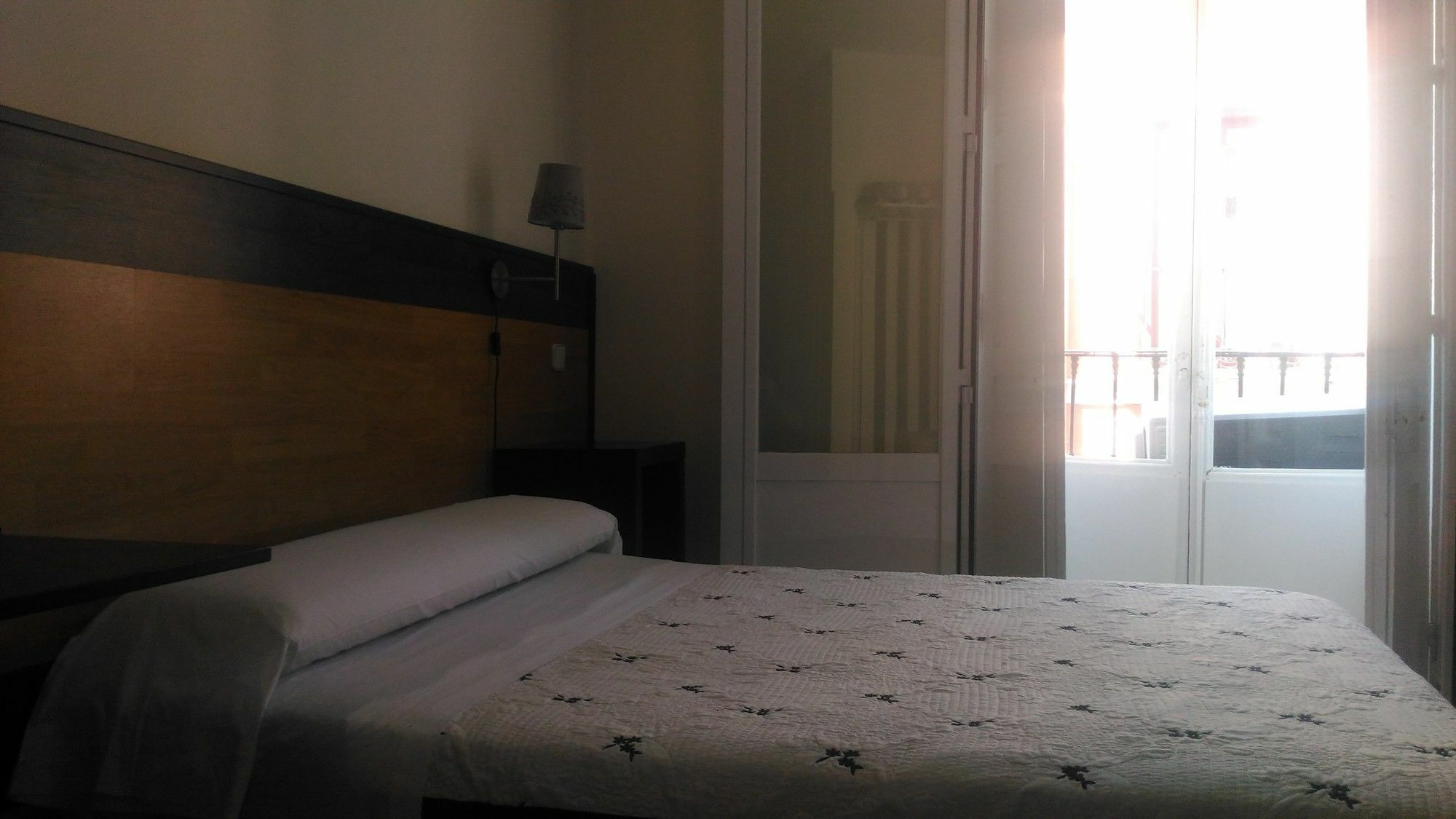 Hostal Alaska Мадрид Екстериор снимка