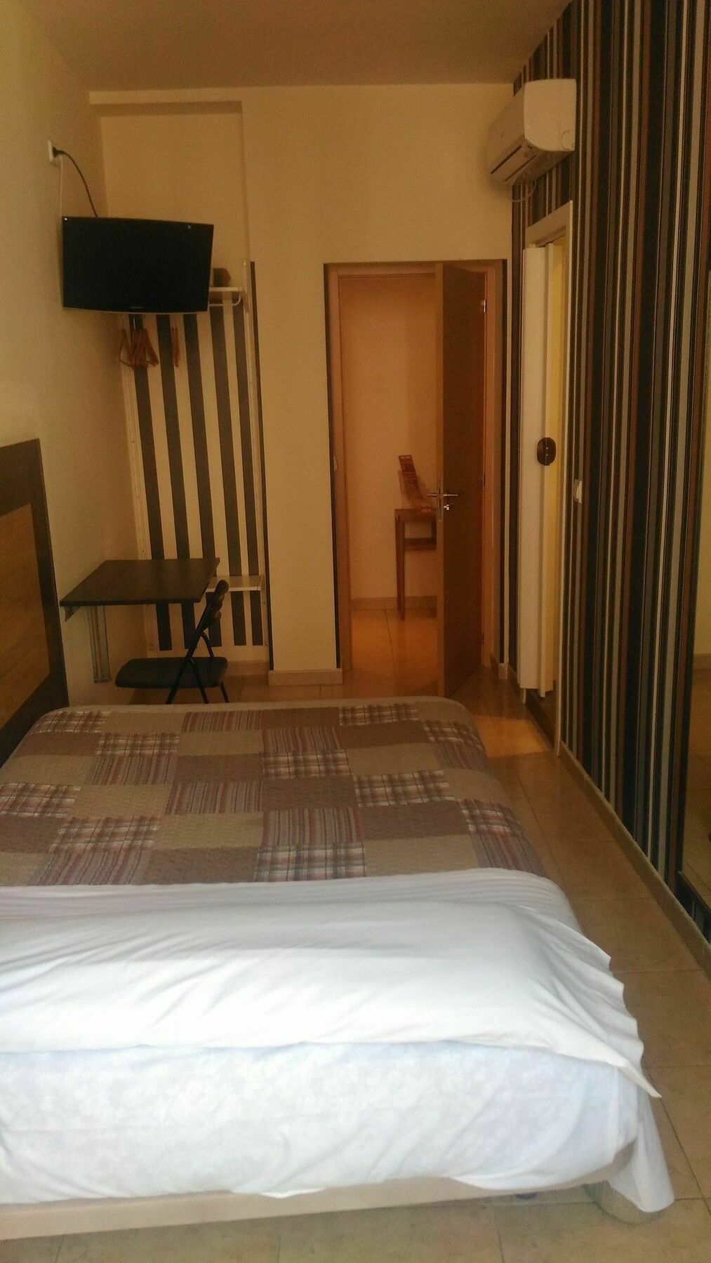 Hostal Alaska Мадрид Екстериор снимка